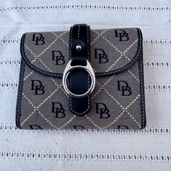 Dooney & Bourke Handbags - DOONEY & BOURKE VINTAGE SIGNATURE CANVAS AND LEATHER  WALLET